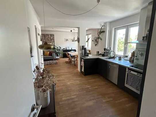 Helle 4-Zimmer-Wohnung im Herzen der Südstadt mit Balkon