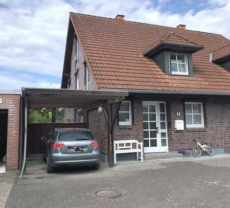 Schicke Doppelhaushälfte in verkehrsberuhigter Straße von Krefeld- Traar!!