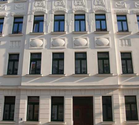 2 Zimmer Dachgeschoßwohnung im denkmalgeschützten Jugendstilhaus mit Balkon