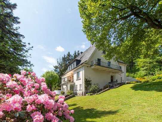 Repräsentativ und weitläufig: Klassische Villa mit 2 WE am Rande von Lüdenscheid