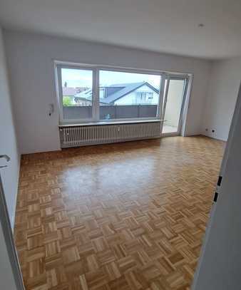 Schöne und modernisierte 4-Zimmer-Wohnung mit gehobener Innenausstattung mit Balkon in Oftersheim