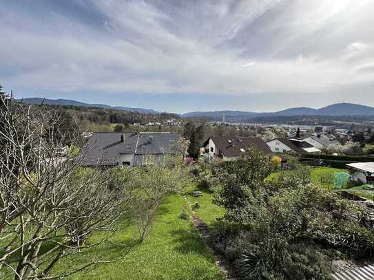 Ein-(Zwei-)familienhaus mit großem Garten und sagenhaftem Murgtalpanoramablick!