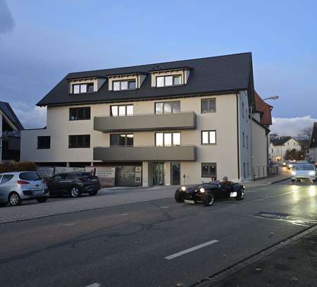 Stilvolle 3-Raum-Wohnung mit grosser Dachterrasse, Balkon sowie Einbauküche in Lörrach - Brombach