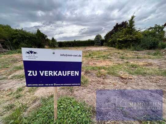 BAUPLATZ IN WOHNSIEDLUNG - VOLL ERSCHLOSSEN - MIT BAUGENEHMIGUNG FÜR 2 DOPPELHAUSHÄLFTEN - AUCH EFH