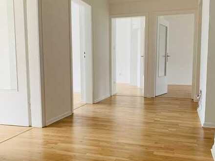 Lichtdurchflutete, exklusive 4-Zimmer-Wohnung mit 2 Balkonen in Top-Lage von Oberkassel