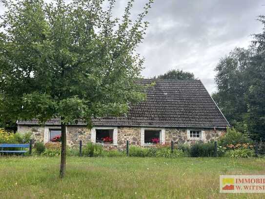 Gemütliches Feldsteinhaus mit Ferienwohnung in ruhiger Lage