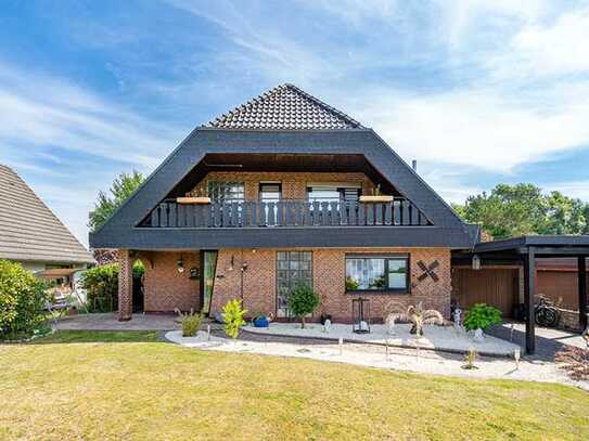 Einfamilienhaus mit Schwimmbad und Sauna auf weitläufigem Grundstück