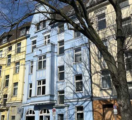 Erstbezug nach Sanierung 2-Zimmer-Altbauwohnung in Düsseldorf, Teilmöbiliert