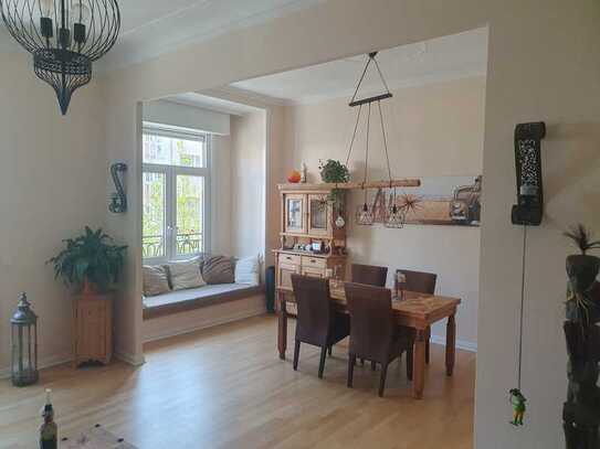 Sanierte große 3 Zimmer-Altbauwohnung zwischen Mainufer und Schweizer Platz