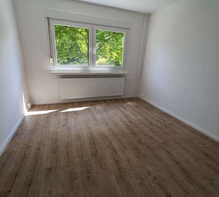 Erstbezug nach Sanierung 4-Zimmer-Wohnung mit Balkon und Lift