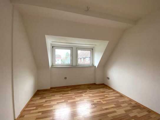 *FuBo-Heizung* 3,5 Zimmer Dachgeschosswohnung mit 2 neuen Bädern!