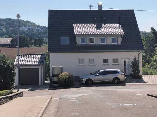 2-Zi Dachgeschosswohnung in 2017 kernsaniertem 3-Fam Haus