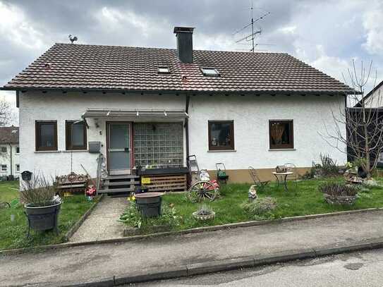 Freistehendes Einfamilienhaus mit Einliegerwohnung in guter ruhiger Wohngegend