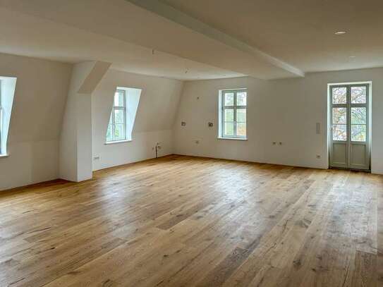 // Herrenhaus Hohnstädt // ERSTBEZUG // 5 Zimmer mit Balkon / Kamin und EBK //