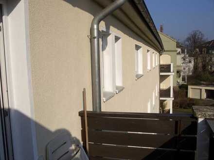 Stilvolle, modernisierte 2-Zimmer-Wohnung mit Balkon und EBK in Bonn