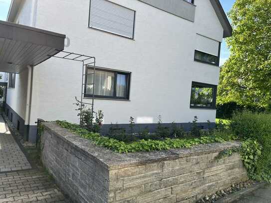 4-Zimmer-Hochparterre-Wohnung mit Balkon, Garten und EBK in Ditzingen