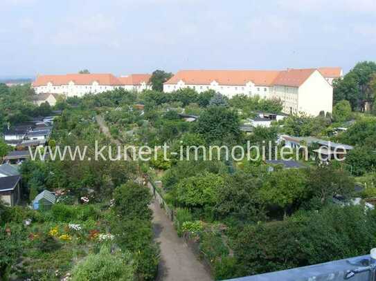 Gepflegte 4-Zimmer-Wohnung im 2. OG mit Balkon und Blick ins Grüne sowie Stellplatz im Innenhof