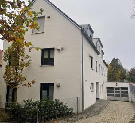 Geschmackvolle, neuwertige 2-Raum-EG-Wohnung mit gehobener Innenausstattung mit Balkon in Regensburg