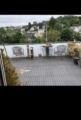 3ZKB Dachgeschosswohnung mit Dachterrasse und Stellplätze