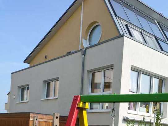 Attraktive neuwertige Doppelhaushälfte (Passivhaus) mit gehobener Ausstattung in Köln-Wahn