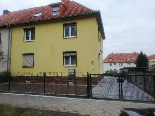 Attraktive und gepflegte 2-Zimmer-Dachgeschosswohnung mit gehobener Innenausstattung in Weißenfels