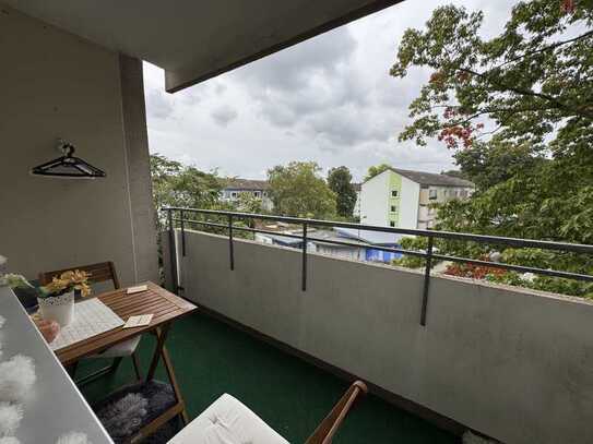 Im Herzen von Oberursel - Modernisierte 2-Zimmer-Wohnung mit Balkon und Aufzug