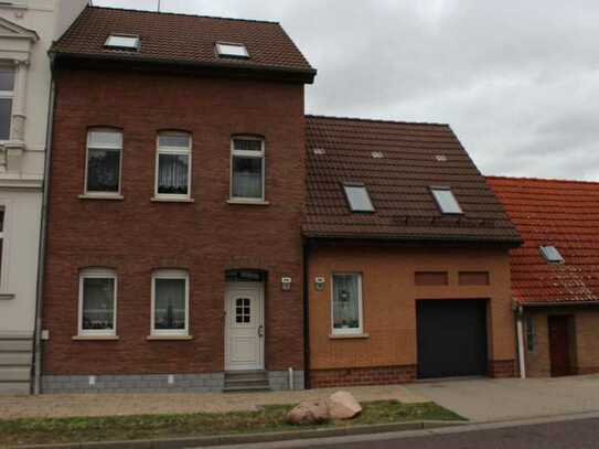 Attraktives Ein-Zweifamilienhaus(Mehrgenerationshaus) in Köthen zu verkaufen