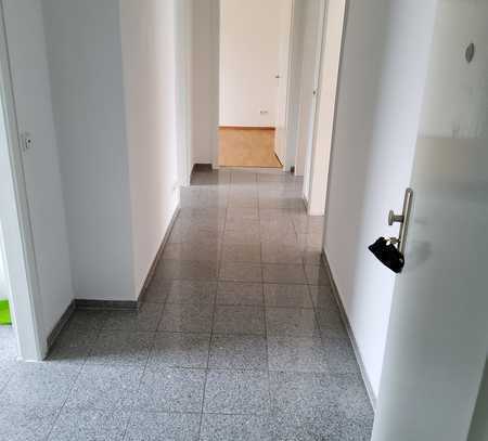 Sehr gepflegte 3-Zimmer Eigentumswohnung mit 69qm und mit Balkon - Garage Option