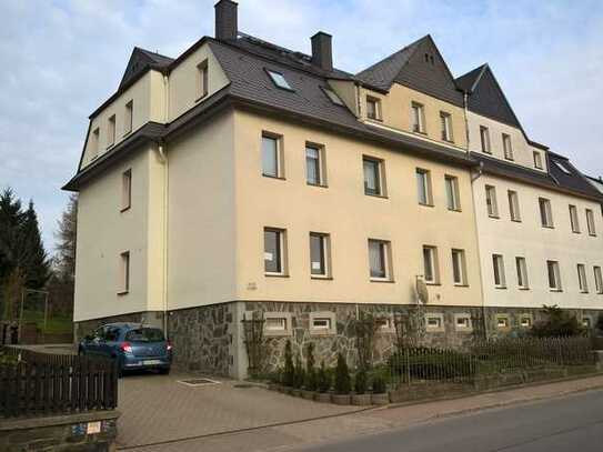 Attraktive und modernisierte 2-Raum-DG-Wohnung mit gehobener Innenausstattung in Neukirchen Adorf