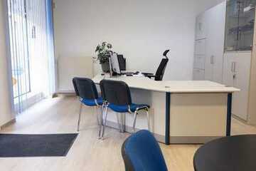 Büro, Praxis, oder Ladengeschäft, entscheiden Sie! zzgl. 20 m² Nebenfläche - insgesamt 94 m²