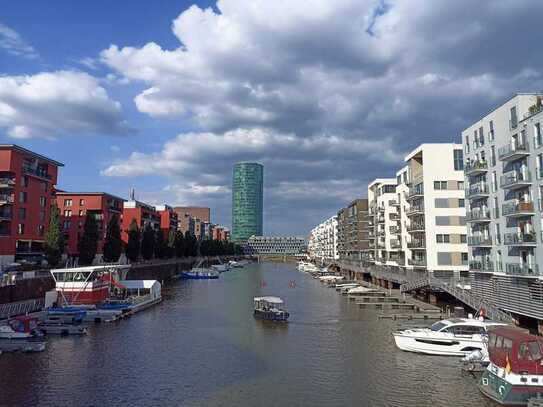 Westhafen - einzigartiger Wohntraum am Wasser mit privater Bootsanlegestelle - ohne Maklergebühr!