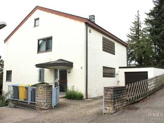 Freistehendes Einfamilienhaus mit Einliegerwohnung und Garage in Waiblingen