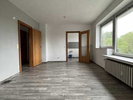 *RENOVIEREN UND EINZIEHEN* - 2 ZI MIT AUFZUG & GARAGE