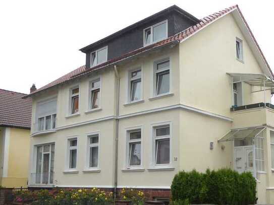 Charmante Altbau-Wohnung, Hochparterre, 100m², 4 Zimmer in ruhiger und zentraler Lage in Bad Pyrmont