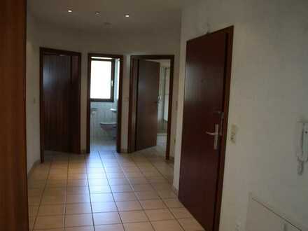 Gepflegte DG-Wohnung mit drei Zimmern und Balkon in Hemsbach
