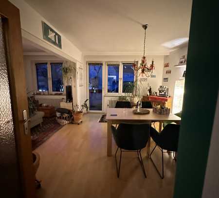 Großzügige Zweizimmerwohnung in guter Lage von Köln Mülheim mit Sonnenbalkon