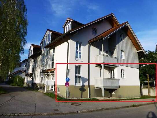 Penzberg, schöne 2 Zimmer Wohnung, EG mit Terrasse, Garten und Balkon, nahe Bahnhof und Zentrum