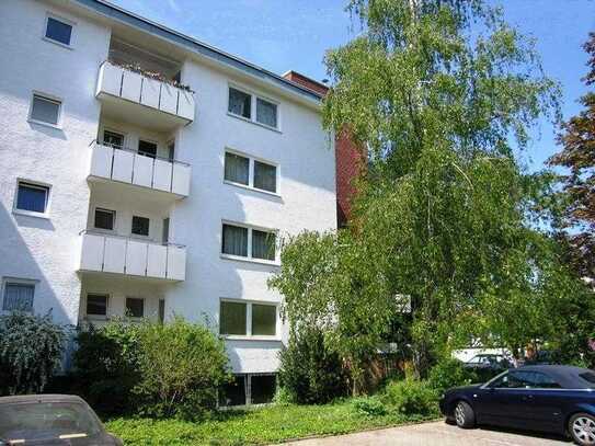 ### ZENTRALE LAGE: VERMIETETE DREIZIMMERWOHNUNG MIT 88 QM WOHNFLÄCHE UND SONNENBALKON ###