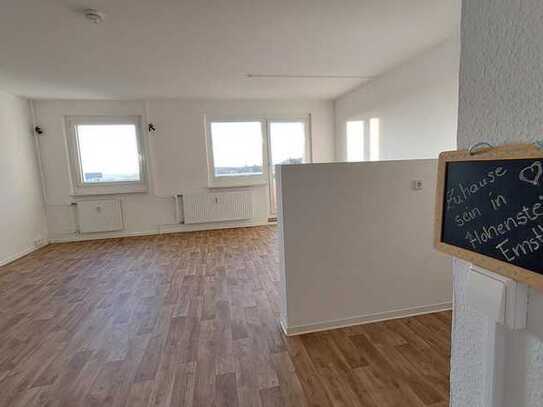 Große 3-Raum-Wohnung mit Balkon und Aufzug im 6. Stock! + *Jahresmitgliedschaft im Fitnessclub
