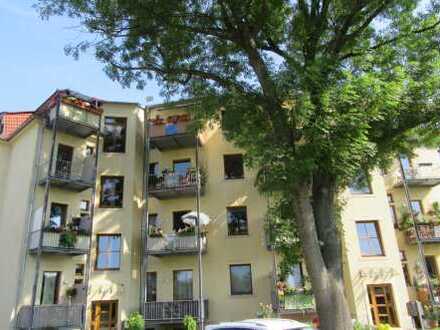 KLEIN UND FEIN! PFIFFIGE 2 RAUM-EG WOHNUNG IN SCHÖNER LAGE MIT BALKON !