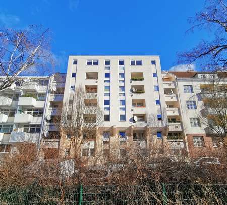 Helle 1 Zimmer Wohnung mit Balkon im Brüsseler Kiez