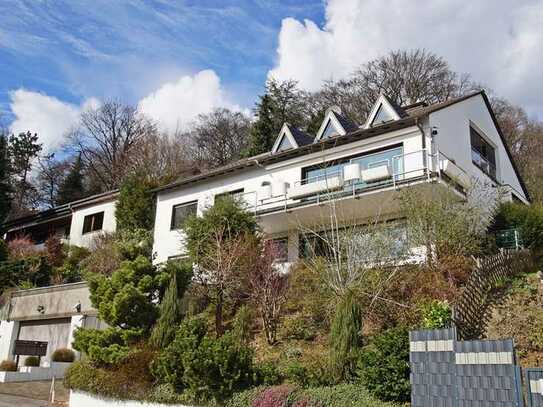 Ländlich-elegantes Dreifamilienhaus mit Panoramablick