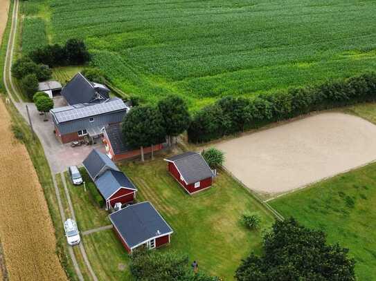 Resthof (2 große Wohnungen) mit Pferdestall in Alleinlage nahe der Ostsee