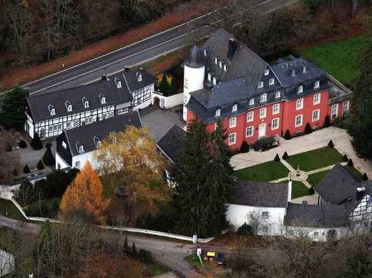 Tauchen Sie ein in die historische Eleganz dieser außergewöhnlichen Burg