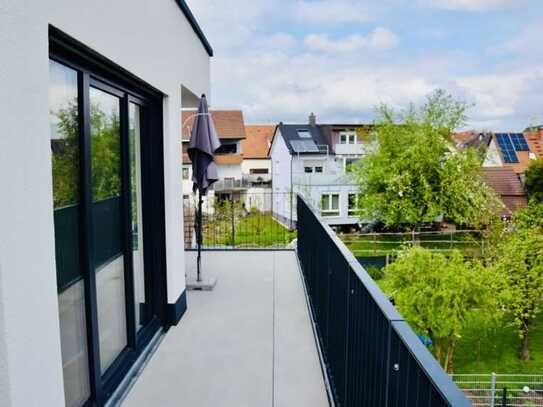 Exklusive 2-Zimmer-Wohnung mit Dachterrasse und EBK in Wolfschlugen
