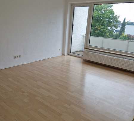 Helle 2-Zimmer-Wohnung mit Balkon in guter Lage