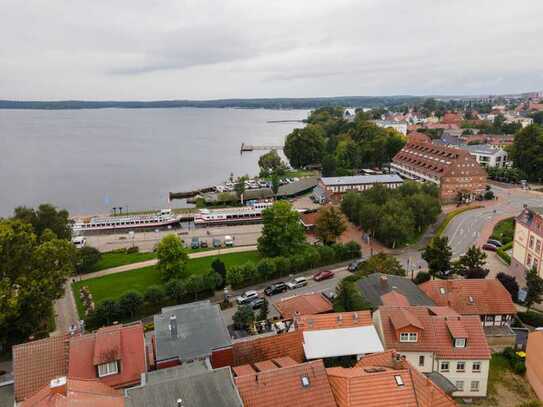 Schönes Stadthaus + Einlieger-Whg. im kleinen Vorderhaus, beide mit freiem Blick auf die Müritz