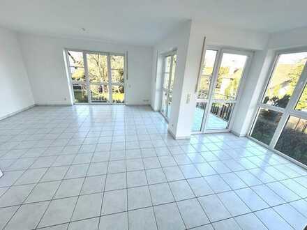 *TOP* Helle 3-Zi-Wohnung│70m²│1.OG│EBK│gehobene Ausstattung│Dachterasse+Balkon│kleine Wohnanlage