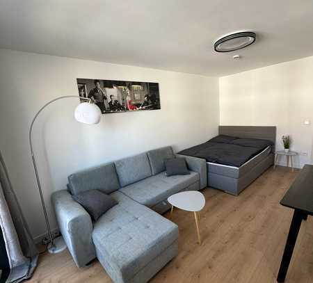 Stilvolle 1-Zimmer-Wohnung mit Balkon, vollmöbilliert und Garage in München Laim