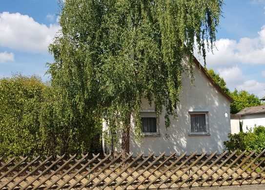 Großes Grundstück mit kleinem Abrisshaus in guter Wohnlage in Neu-Isenburg